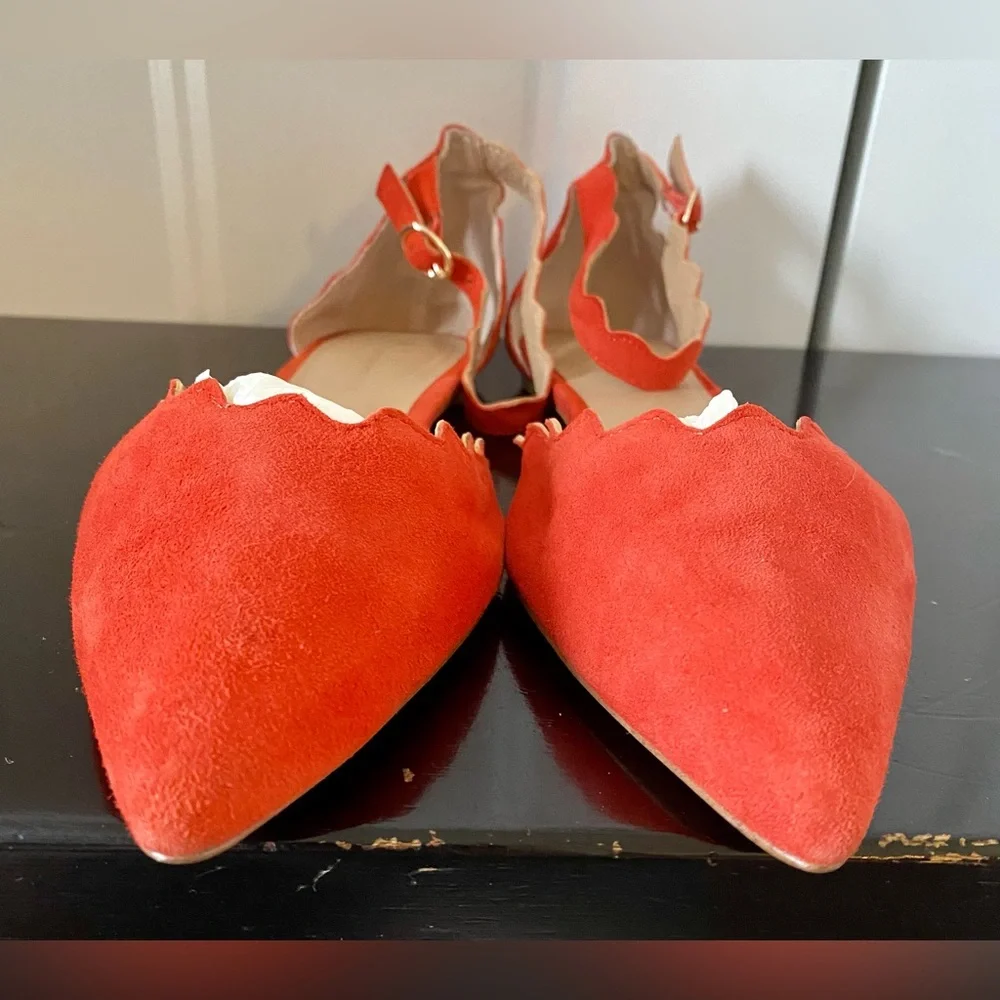 ANTHROPOLOGIE Red suede flats with scalloped detail and ankle straps. - Picture 3 of 7